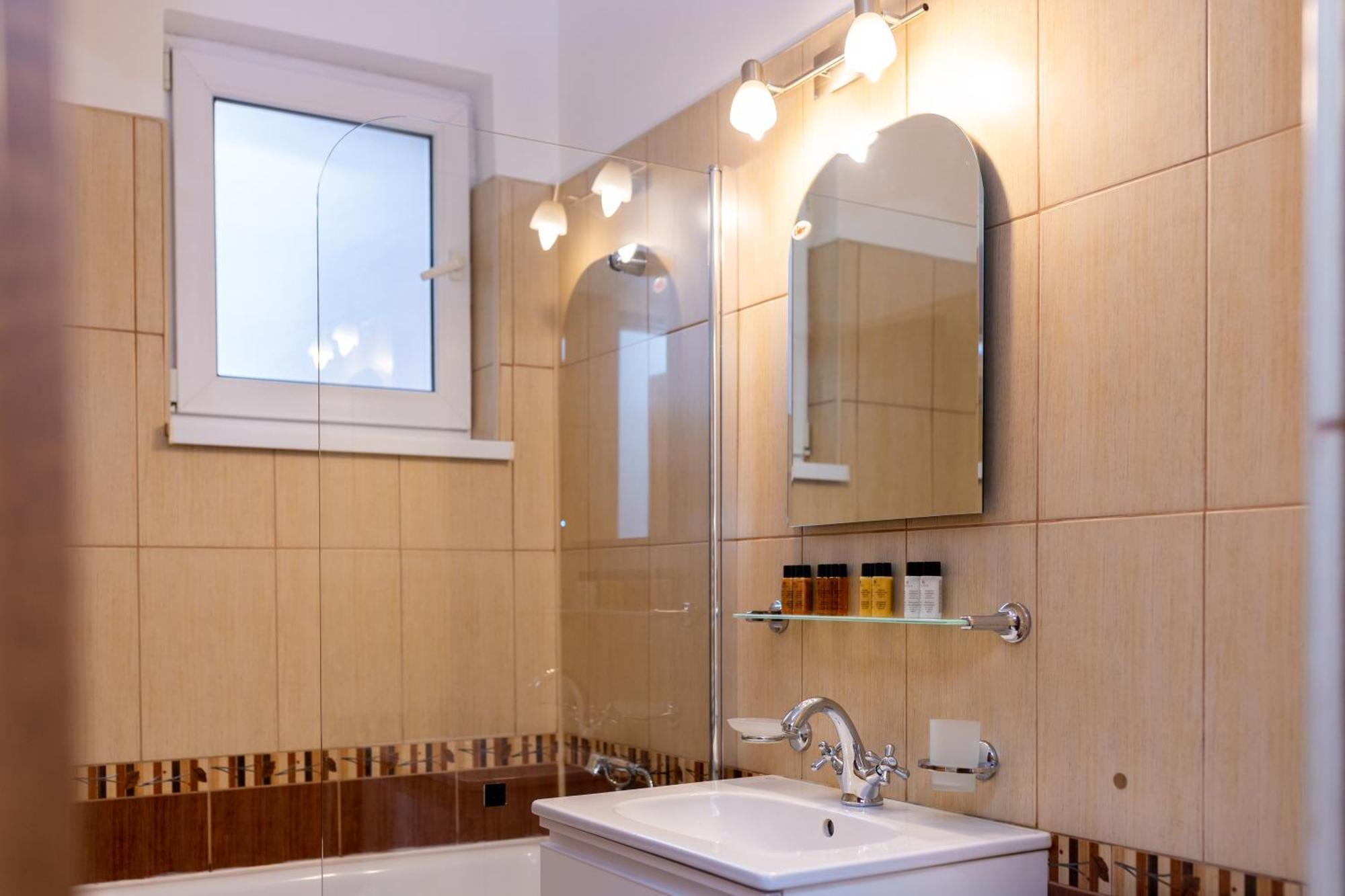 Apartament Octavia ฮูเนโดอารา ภายนอก รูปภาพ