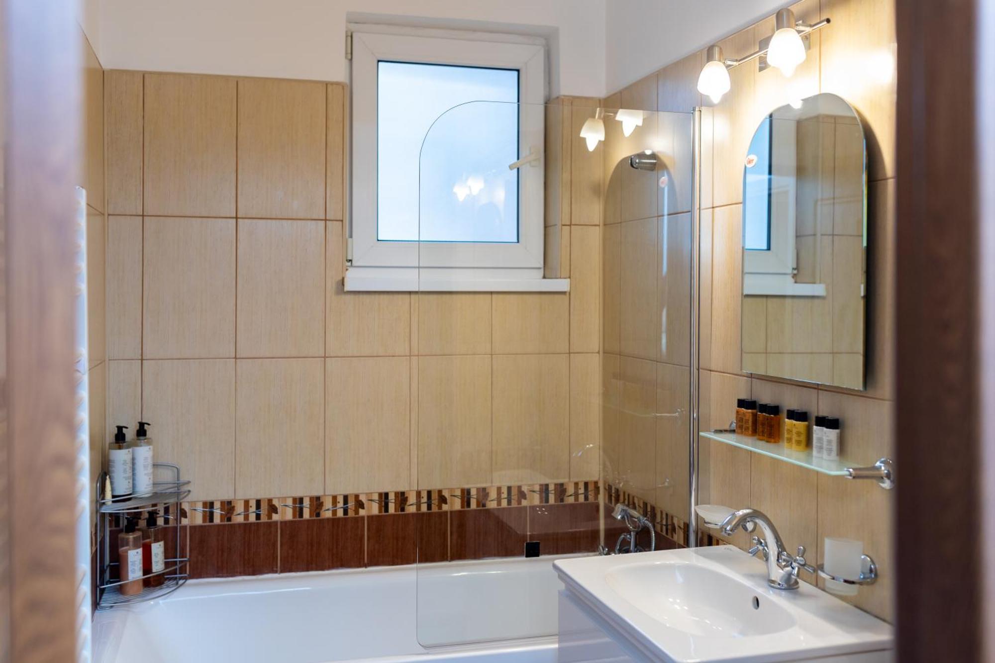 Apartament Octavia ฮูเนโดอารา ภายนอก รูปภาพ