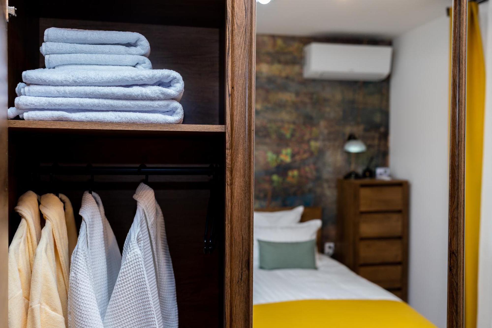 Apartament Octavia ฮูเนโดอารา ภายนอก รูปภาพ